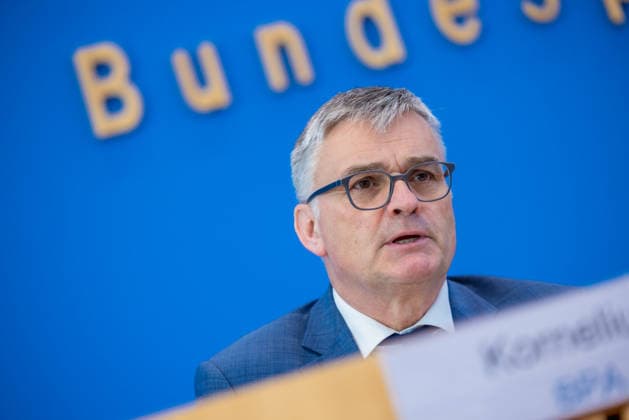 Regierungspressekonferenz vom 22. Juni 2026. Deutschland, Berlin: Sprecher der Bundesregierung Stefan Kornelius. *** Government Press Conference on June 22, 2026, Berlin, Germany; Federal Government Spokesperson Stefan Kornelius,detected_source_language