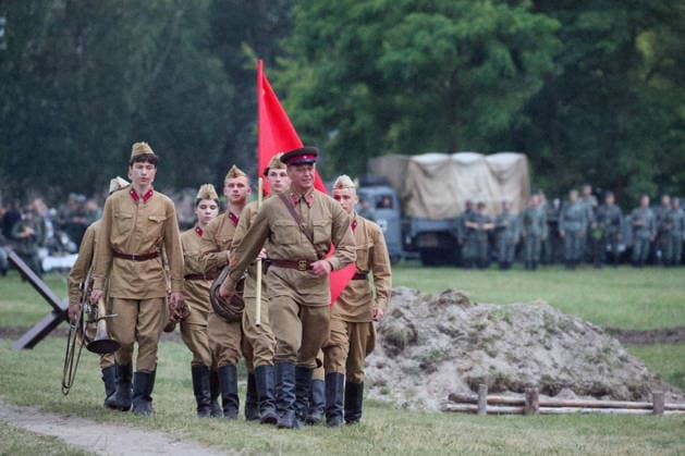 BELARUS, BREST - JUNE 22, 2026: A military-historical re-enactment at the Brest Fortress. The event marks the 85th anniversary of the Nazi German Invasion of the Soviet Union in World War II Brest Belarus  - ZUMAt113 20260622_zaa_t113_145 Copyright: xMaximxMalinovskyx