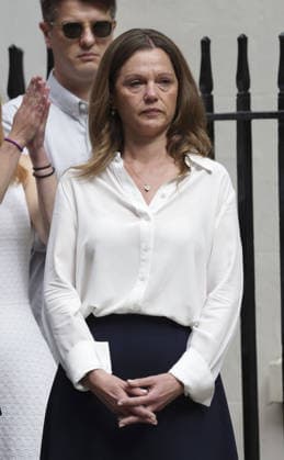 Sir Keir Starmer resignation Sir Keir Starmer and his wife Victoria leave 10 Downing St to address the media. An emotional Lady Victoria Starmer. 22.06.2026  Copyright: xSimonxJonesx NINTCHDBPICT001090200056