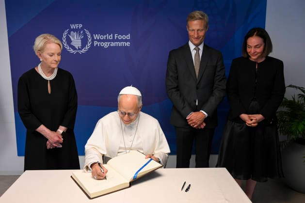 ITALY - POPE LEO XIV DURING A VISIT AT THE HEADQUARTERS OF WORLD FOOD PROGRAMME IN ROME - 2026 6 22 Italy, Rome, Vatican, 2026 6 22 Pope Leo XIV during a visit at the Headquarters of World Food Programme (WFP), in Rome EDITORIAL USE ONLY - NO BOOKS Copyright: xVATICANxMEDIAx