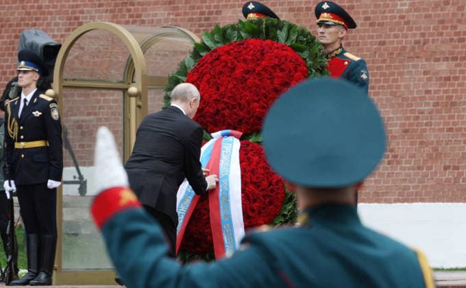 June 22, 2026, Moscow, Moscow Oblast, Russia: Russian President Vladimir Putin places a wreath during a ceremony at the Tomb of the Unknown Soldier along the Kremlin wall, June 22, 2026 in Moscow, Russia. The ceremony marks the Day of Memory and Sorrow, the Nazi German invasion of the Soviet Union during the World War Two. Moscow Russia - ZUMAp138 20260622_zaa_p138_002 Copyright: xGavriilxGrigorov RussianxPresidex