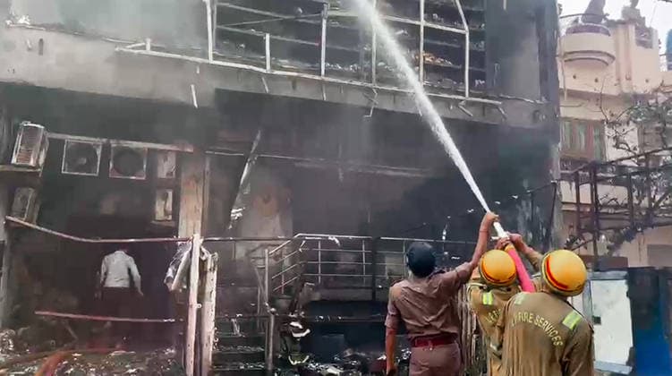 RECORD DATE NOT STATED Firefighting operations underway as a fire breaks out at a coaching centre in Aliganj Lucknow, Jun 22 (ANI): Firefighting operations underway as a fire breaks out at a coaching centre in Aliganj, in Lucknow on Monday. (ANI Video Grab) Lucknow Uttar Pradesh India Copyright: xANIx ANI_20260622183