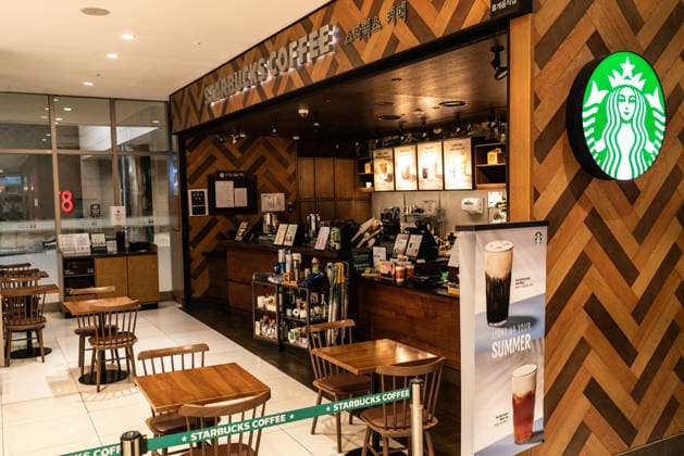 Starbucks shuts all its stores in Seoul, Korea - 22 Jun 2026 The interior of a closed up Starbucks store seen. Starbucks Korea suspended operations across all locations to conduct mandatory historical sensitivity training for its workforce. The drastic measure follows a disastrous promotional campaign that sparked fierce political and public outrage by drawing painful parallels to a pro-democracy massacre. Seoul South Korea Copyright: xSimonxShinx xSOPAxImagesx _DSC3814