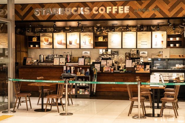 June 22, 2026, Seoul, South Korea: The interior of a closed up Starbucks store seen. Starbucks Korea suspended operations across all locations to conduct mandatory historical sensitivity training for its workforce. The drastic measure follows a disastrous promotional campaign that sparked fierce political and public outrage by drawing painful parallels to a pro-democracy massacre. Seoul South Korea  - ZUMAs197 20260622_aaa_s197_018 Copyright: xSimonxShinx