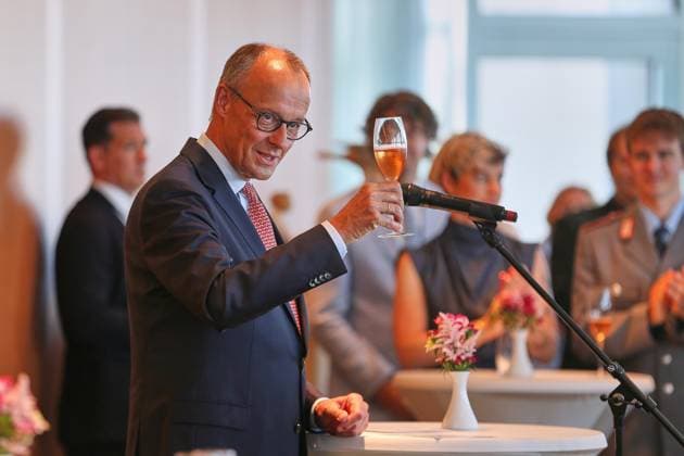 Berlin, Deutschland, 22.06.2026: Bundeskanzleramt: Medaillengewinner der Olympischen und Paralympischen Spiele im Kanzleramt: Bundeskanzler Friedrich Merz (CDU) begrüßt die Olympia-Teilnehmer *** Berlin, Germany, June 22, 2026 Federal Chancellery Olympic and Paralympic medalists at the Federal Chancellery Federal Chancellor Friedrich Merz (CDU) welcomes the Olympic athletes,detected_source_language Copyright: xdtsxNachrichtenagenturx dts_124369