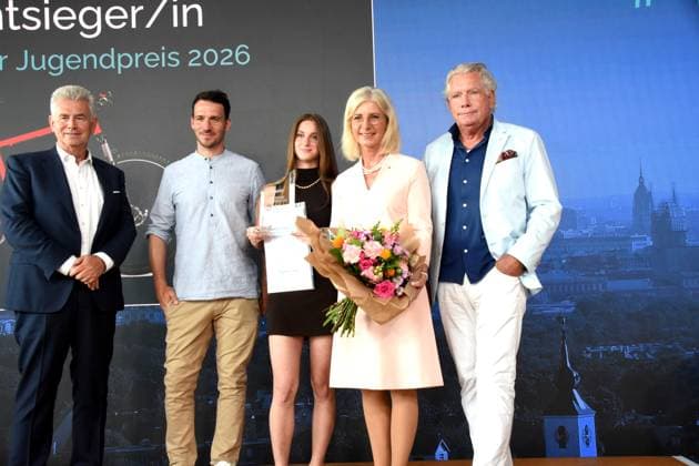 Dr. Stephan J. Lang, Fachanwalt fuer Erbrecht und Praesident der Initiative Werterhalt & Weitergabe e. V. Felix Neureuther Skirennlaeufer Mira Konyali 17 -Literatur- Gesamtsiegerin 6. Bayerischer Jugendpreis 2026 Ulrike Scharf Ministerin Dr.Ansgar Sommer 2. Vorstand Initiative Weiterhalt und Weitergabe Muenchen 22.06.2026 Literaturhaus Die Initiative Werterhalt und Weitergabe e.V. Feierlichen Verleihung des sechsten Bayerischen Jugendpreises Der diesjaehrige Wettbewerb stand unter dem Motto Gesunde Kinder auf einer gesunden Erde. Schuelerinnen und Schueler aus ganz Bayern waren aufgerufen, Foto Muenchen *** Dr. Stephan J. Lang, Specialist Attorney for Inheritance Law and President of the Initiative for the Preservation and Transmiss