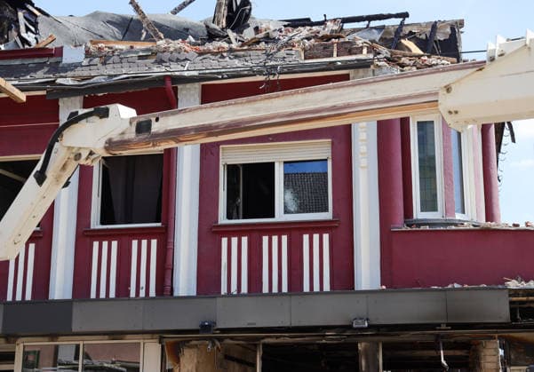 22.06.2026, Deutschland, NRW, Immobilien, Brandschäden, Ausgebrannte TEDI Filiale in Bochum, auch darüberliegende Wohnungen wurden zerstört, Brand, Feuer, Deutschland *** June 22, 2026, Germany, North Rhine-Westphalia, Real Estate, Fire Damage, Burned-out TEDI Store in Bochum; apartments above it were also destroyed, Fire, Germany,detected_source_language Copyright: xD.xKerlekin SnowfieldxPhotographyx SF220626TEDID3