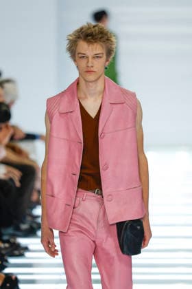 Runway at the Prada fashion show during Milan Fashion Week Menswear Spring Summer 2027 on June 21, 2026, in Milan, Italy Bestimage Milan France,detected_source_language  Copyright: xAgencex xBestimagexAgencex xBestimagex