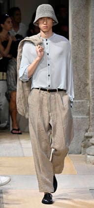 June 22, 2026, Milan, Italy: A model presents a creation by Italian fashion house Giorgio Armani for the Men s Spring Summer 2027 collection during the Milan Fashion Week in Milan, Italy, 22 June 2026. Milan Fashion Week runs from 19 to 23 June 2026. ANSA DANIEL DAL ZENNARO Milan Italy  - ZUMAa110 20260622_zaf_a110_016 Copyright: xDanielxDalxZennarox