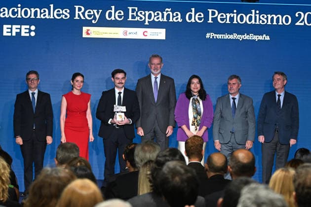 King Felipe IV Presents the 43rd Edition of the 2026 King of Spain International Journalism Awards Félix Bolanos, Isabel Díaz Ayuso, and King Felipe VI alongside the award winners during the awards ceremony for the 2026 King of Spain International Journalism Awards, on June 22, 2026, in Madrid, Spain. These awards are organized by the EFE News Agency and the Spanish Agency for International Development Cooperation (AECID), and since 1983 have recognized journalistic excellence in Ibero-American countries, as well as in those nations with which Spain maintains historical, KING PHILIP VI KING OF SPAIN INTERNATIONAL JOURNALISM AWARDS EFE NEWS AGENCY SPANISH AGENCY FOR INTERNATIONAL DEVELOPMENT COOPERATION José Madrid Madrid, Spain,detected_so  Copyright: xJosÃ xOlivax 7615762