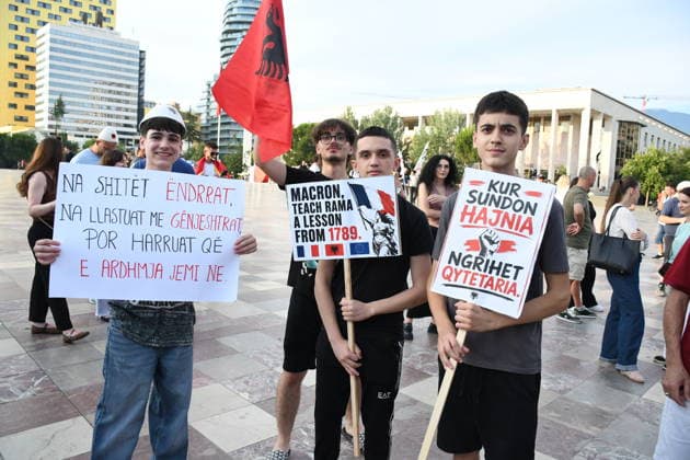 Protests against the tourism project in Albania, continue for 23rd consecutive day TIRANA, ALBANIA - JUNE 22: Hundreds of demonstrators march along the National Martyrs Boulevard toward the Prime Ministry building on the 23rd consecutive day of protests in Tirana, Albania, on June 22, 2026. Gathering at Skanderbeg Square under the slogan Albania is not for sale , the crowds expressed fierce opposition to a multi-million dollar luxury tourism development project planned for the protected Zvernec region in the coastal city of Vlora. The controversial project is allegedly linked to Jared Kushner and Ivanka Trump, the son-in-law and daughter of U.S. President Donald Trump, involving the privatization of pristine public coastlines. The demonstr  Copyright: x2026xAnadoluxOlsixShehux