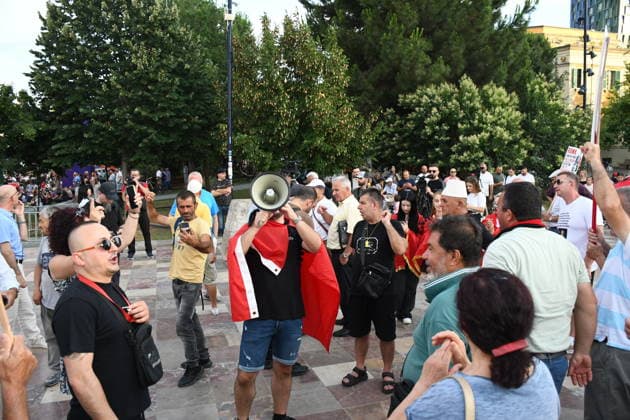 Protests against the tourism project in Albania, continue for 23rd consecutive day TIRANA, ALBANIA - JUNE 22: Hundreds of demonstrators march along the National Martyrs Boulevard toward the Prime Ministry building on the 23rd consecutive day of protests in Tirana, Albania, on June 22, 2026. Gathering at Skanderbeg Square under the slogan Albania is not for sale , the crowds expressed fierce opposition to a multi-million dollar luxury tourism development project planned for the protected Zvernec region in the coastal city of Vlora. The controversial project is allegedly linked to Jared Kushner and Ivanka Trump, the son-in-law and daughter of U.S. President Donald Trump, involving the privatization of pristine public coastlines. The demonstr  Copyright: x2026xAnadoluxOlsixShehux