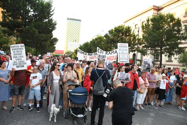 Protests against the tourism project in Albania, continue for 23rd consecutive day TIRANA, ALBANIA - JUNE 22: Hundreds of demonstrators march along the National Martyrs Boulevard toward the Prime Ministry building on the 23rd consecutive day of protests in Tirana, Albania, on June 22, 2026. Gathering at Skanderbeg Square under the slogan Albania is not for sale , the crowds expressed fierce opposition to a multi-million dollar luxury tourism development project planned for the protected Zvernec region in the coastal city of Vlora. The controversial project is allegedly linked to Jared Kushner and Ivanka Trump, the son-in-law and daughter of U.S. President Donald Trump, involving the privatization of pristine public coastlines. The demonstr  Copyright: x2026xAnadoluxOlsixShehux
