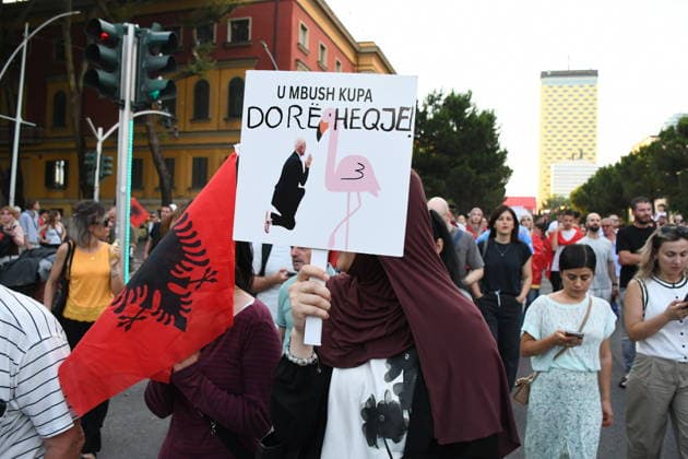 Protests against the tourism project in Albania, continue for 23rd consecutive day TIRANA, ALBANIA - JUNE 22: Hundreds of demonstrators march along the National Martyrs Boulevard toward the Prime Ministry building on the 23rd consecutive day of protests in Tirana, Albania, on June 22, 2026. Gathering at Skanderbeg Square under the slogan Albania is not for sale , the crowds expressed fierce opposition to a multi-million dollar luxury tourism development project planned for the protected Zvernec region in the coastal city of Vlora. The controversial project is allegedly linked to Jared Kushner and Ivanka Trump, the son-in-law and daughter of U.S. President Donald Trump, involving the privatization of pristine public coastlines. The demonstr  Copyright: x2026xAnadoluxOlsixShehux