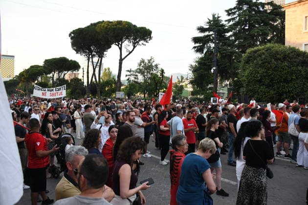 Protests against the tourism project in Albania, continue for 23rd consecutive day TIRANA, ALBANIA - JUNE 22: Hundreds of demonstrators march along the National Martyrs Boulevard toward the Prime Ministry building on the 23rd consecutive day of protests in Tirana, Albania, on June 22, 2026. Gathering at Skanderbeg Square under the slogan Albania is not for sale , the crowds expressed fierce opposition to a multi-million dollar luxury tourism development project planned for the protected Zvernec region in the coastal city of Vlora. The controversial project is allegedly linked to Jared Kushner and Ivanka Trump, the son-in-law and daughter of U.S. President Donald Trump, involving the privatization of pristine public coastlines. The demonstr  Copyright: x2026xAnadoluxOlsixShehux