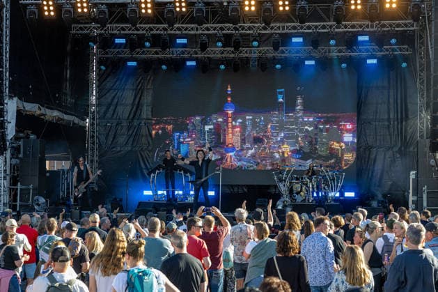 22.06.2026 Kieler Woche 2026 Eindrücke und Szenen vom Montag Die Band öRemode˜ auf der Fördebühne Kiel Kiellinie Schleswig Holstein Deutschland *** June 22, 2026 Kiel Week 2026