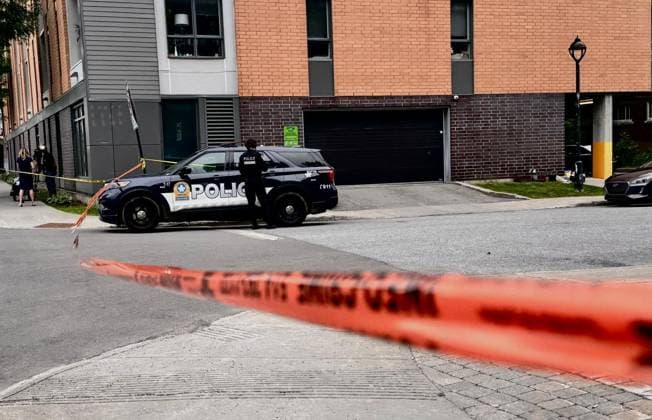 Montreal police chief says officer, civilian killed in deadly shooting MONTREAL, CANADA - JUNE 22: Montreal police take measures after a they shot and neutralized a shooter in the city s Cote-des-Neiges borough, after a police officer and a civilian were killed, in Montreal, Canada on June 22, 2026. Amru Salahuddien Anadolu Montreal Canada. Editorial use only. Please get in touch for any other usage.  Copyright: x2026xAnadoluxAmruxSalahuddienx