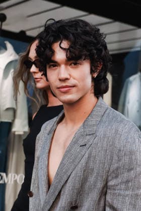 IPA85954273 - Milan, Milan Fashion Week Menswear Spring Summer 2027 - Men s Fashion, Spring Summer 2027 - Giorgio Armani Fashion Show - Guests arriving. Pictured: Conan Gray (American singer)  Copyright: xAlessandroxBremecx xx 85954273