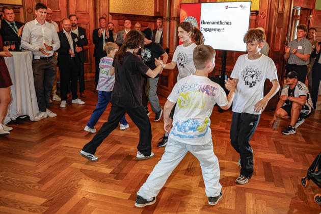 Verleihung der Niedersächsischen Sportmedaille: Ministerpräsident Lies und Sportministerin Behrens ehren niedersächsische Athletinnen und Athleten Breakdance Hip Hop Performance mit Lil Bangs HBT 30175 Hannover, Lüerstraße 5 Gästehaus der Niedersächsische Niedersachsen, Region Hannover Germany *** Award Ceremony for the Lower Saxony Sports Medal