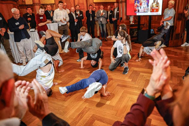 Verleihung der Niedersächsischen Sportmedaille: Ministerpräsident Lies und Sportministerin Behrens ehren niedersächsische Athletinnen und Athleten Breakdance Hip Hop Performance mit Lil Bangs HBT 30175 Hannover, Lüerstraße 5 Gästehaus der Niedersächsische Niedersachsen, Region Hannover Germany *** Award Ceremony for the Lower Saxony Sports Medal