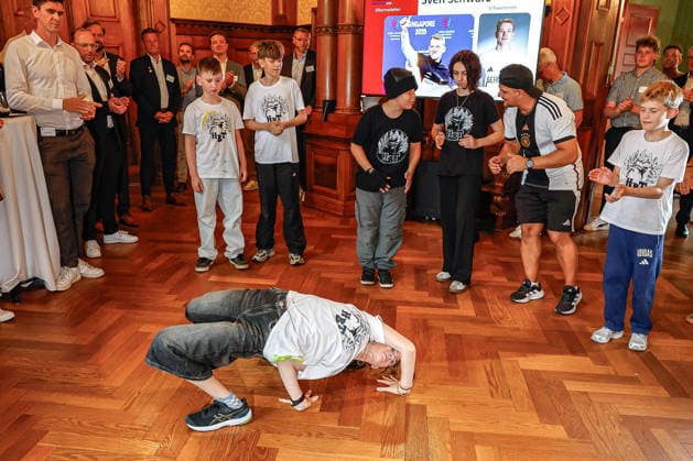 Verleihung der Niedersächsischen Sportmedaille: Ministerpräsident Lies und Sportministerin Behrens ehren niedersächsische Athletinnen und Athleten Breakdance Hip Hop Performance mit Lil Bangs HBT 30175 Hannover, Lüerstraße 5 Gästehaus der Niedersächsische Niedersachsen, Region Hannover Germany *** Award Ceremony for the Lower Saxony Sports Medal