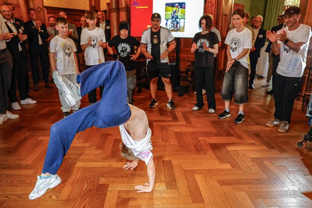 Verleihung der Niedersächsischen Sportmedaille: Ministerpräsident Lies und Sportministerin Behrens ehren niedersächsische Athletinnen und Athleten Breakdance Hip Hop Performance mit Lil Bangs HBT 30175 Hannover, Lüerstraße 5 Gästehaus der Niedersächsische Niedersachsen, Region Hannover Germany *** Award Ceremony for the Lower Saxony Sports Medal