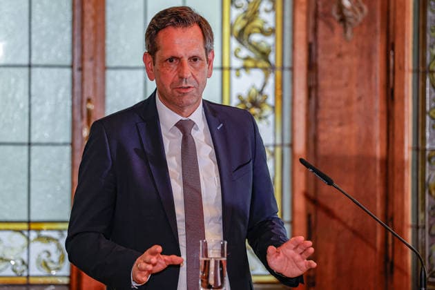 Verleihung der Niedersächsischen Sportmedaille: Ministerpräsident Lies und Sportministerin Behrens ehren niedersächsische Athletinnen und Athleten Olaf Lies, Niedersächsischer Ministerpräsident, Begrüßungsrede 30175 Hannover, Lüerstraße 5 Gästehaus der Niedersächsische Niedersachsen, Region Hannover Germany *** Award Ceremony for the Lower Saxony Sports Medal