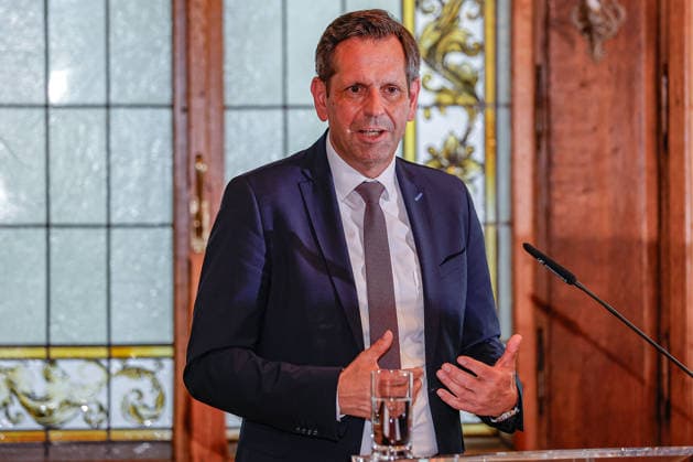 Verleihung der Niedersächsischen Sportmedaille: Ministerpräsident Lies und Sportministerin Behrens ehren niedersächsische Athletinnen und Athleten Olaf Lies, Niedersächsischer Ministerpräsident, Begrüßungsrede 30175 Hannover, Lüerstraße 5 Gästehaus der Niedersächsische Niedersachsen, Region Hannover Germany *** Award Ceremony for the Lower Saxony Sports Medal