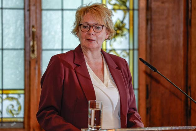 Verleihung der Niedersächsischen Sportmedaille: Ministerpräsident Lies und Sportministerin Behrens ehren niedersächsische Athletinnen und Athleten Daniela Behrens (SPD), Ministerin für Inneres, Sport und Digitalisierung, Dankesworte 30175 Hannover, Lüerstraße 5 Gästehaus der Niedersächsische Niedersachsen, Region Hannover Germany *** Award Ceremony for the Lower Saxony Sports Medal