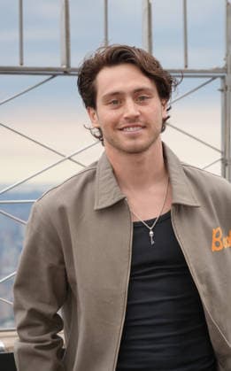June 22, 2026, New York, Ny, USA: LIAM OBERGFOLL poses as the Cast of Bravo s Next Gen NYC Visit the Empire State Building, NYC.June 22 2026. . The Cast of Bravo s Next Gen NYC Visits the Empire State Building, NYC.June 22 2026. New York USA - ZUMAms4_ 20260622_faf_ms4_014 Copyright: xSoniaxMoskowitzxGordonx