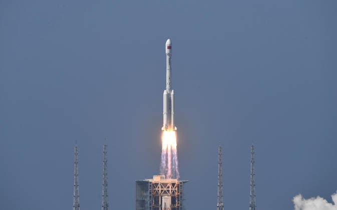 (260623) -- WENCHANG, June 23, 2026 -- A modified version of the Long March-7 rocket carrying a new communication technology test satellite blasts off from the Wenchang Space Launch Site in south China s Hainan Province, June 23, 2026. Launched at 10:10 a.m. (Beijing Time) aboard the rocket, the satellite has successfully entered its preset orbit. ) (EyesOnSci) CHINA-HAINAN-WENCHANG-SATELLITE-LAUNCH (CN) YangxGuanyu 