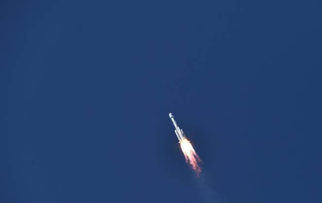 (260623) -- WENCHANG, June 23, 2026 -- A modified version of the Long March-7 rocket carrying a new communication technology test satellite blasts off from the Wenchang Space Launch Site in south China s Hainan Province, June 23, 2026. Launched at 10:10 a.m. (Beijing Time) aboard the rocket, the satellite has successfully entered its preset orbit. ) (EyesOnSci) CHINA-HAINAN-WENCHANG-SATELLITE-LAUNCH (CN) YangxGuanyu 