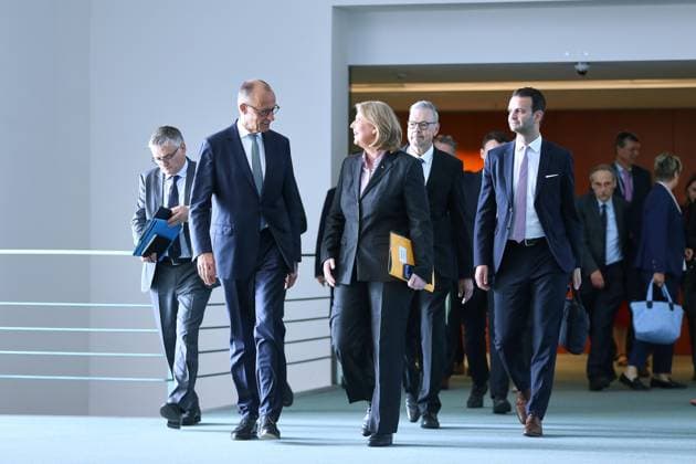 Berlin, Deutschland, 23.06.2026: Bundeskanzleramt: Übergabe des Berichts der Alterssicherungskommission: Bundeskanzler Friedrich Merz (CDU) und Bundesministerin für Arbeit und Soziales Bärbel Bas (SPD) auf dem Weg zur Pressekonferenz *** Berlin, Germany, June 23, 2026, Federal Chancellery Copyright: xdtsxNachrichtenagenturx dts_124436