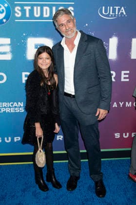 Dave Annable mit Begleitung bei der Weltpremiere des Kinofilms Supergirl an der Brooklyn Academy of Music. New York, 22.06.2026 *** Dave Annable with his entourage at the world premiere of the movie Supergirl at the Brooklyn Academy of Music in New York, June 22, 2026,detected_source_language Foto:xB.xHinex xFuturexImagex supergirl_ny_6618
