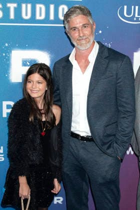 Dave Annable mit Begleitung bei der Weltpremiere des Kinofilms Supergirl an der Brooklyn Academy of Music. New York, 22.06.2026 *** Dave Annable with his entourage at the world premiere of the movie Supergirl at the Brooklyn Academy of Music in New York, June 22, 2026,detected_source_language Foto:xB.xHinex xFuturexImagex supergirl_ny_6619
