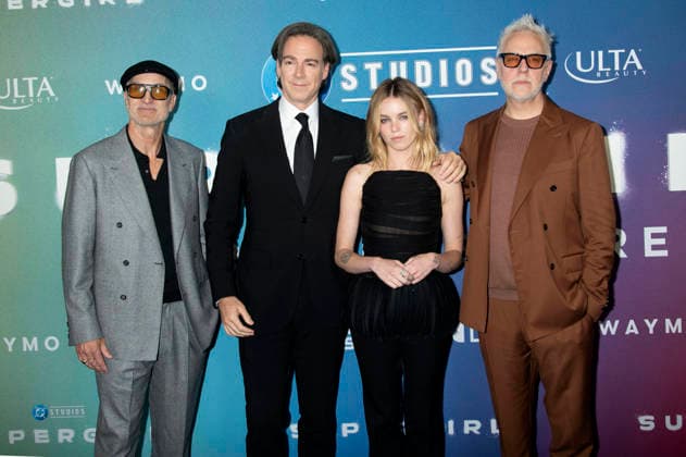 Craig Gillespie, Peter Safran, Milly Alcock und James Gunn bei der Weltpremiere des Kinofilms Supergirl an der Brooklyn Academy of Music. New York, 22.06.2026 *** Craig Gillespie, Peter Safran, Milly Alcock, and James Gunn at the world premiere of the movie Supergirl at the Brooklyn Academy of Music in New York, June 22, 2026,detected_source_language Foto:xB.xHinex xFuturexImagex supergirl_ny_6687