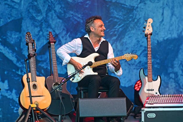 Open-air concert by the Herbert Pixner Project on the Toscana Peninsula in Gmunden, photographed on June 22, 2026. The photo shows guitarist Manuel Randi at the 2022 open-air concert by the Herbert Pixner Project on the Toscana Peninsula in Gmunden, on June 22, 2026,detected_source_language