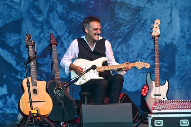 Open-air concert by the Herbert Pixner Project on the Toscana Peninsula in Gmunden, photographed on June 22, 2026. The photo shows guitarist Manuel Randi at the 2022 open-air concert by the Herbert Pixner Project on the Toscana Peninsula in Gmunden, on June 22, 2026,detected_source_language