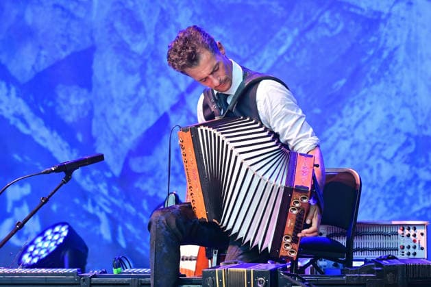 Open-air concert by the Herbert Pixner Project on the Toscana Peninsula in Gmunden, photographed on June 22, 2026. The photo shows bandleader and accordionist Herbert Pixner at the 2022 open-air concert by the Herbert Pixner Project on the Toscana Peninsula in Gmunden, on June 22, 2026,detected_source_language