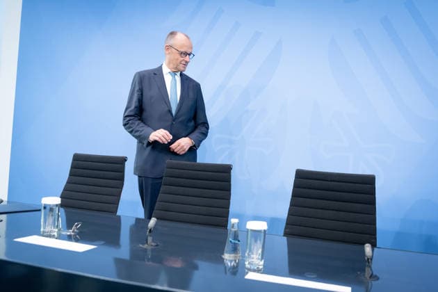Bundeskanzler Friedrich Merz Berlin, Bundeskanzleramt, Übergabe Bericht der Alterssicherungskommission , Bundeskanzler Friedrich Merz, Pressekonferenz Berlin Berlin GER *** Chancellor Friedrich Merz, Berlin, Federal Chancellery, Presentation of the Report by the Commission on Old-Age Security, Chancellor Friedrich Merz, Press Conference, Berlin, Berlin, GER,detected_source_language