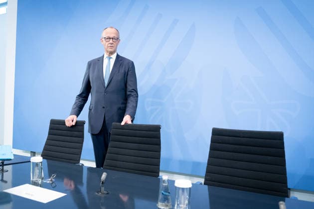 Bundeskanzler Friedrich Merz Berlin, Bundeskanzleramt, Übergabe Bericht der Alterssicherungskommission , Bundeskanzler Friedrich Merz, Pressekonferenz Berlin Berlin GER *** Chancellor Friedrich Merz, Berlin, Federal Chancellery, Presentation of the Report by the Commission on Old-Age Security, Chancellor Friedrich Merz, Press Conference, Berlin, Berlin, GER,detected_source_language