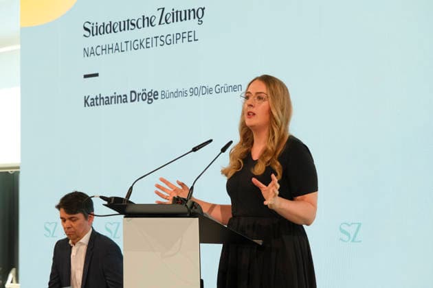 Katharina Dröge (Bündnis 90 Die Grüne) auf Podium bei SZ Nachhaltigkeitsgipfel *** Katharina Dröge of Alliance 90 The Greens on the panel at the SZ Sustainability Summit,detected_source_language RECORD DATE NOT STATED