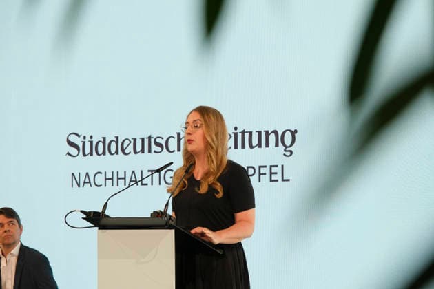 Katharina Dröge auf Podium bei SZ Nachhaltigkeitsgipfel Katharina Döge auf Podium bei SZ Nachhaltigkeitsgipfel *** Katharina Dröge on the panel at the SZ Sustainability Summit Katharina Döge on the panel at the SZ Sustainability Summit,detected_source_language RECORD DATE NOT STATED