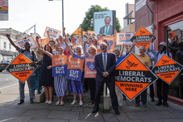 June 23, 2026, London, London, UK: London, UK. Liberal Democrat leader Ed Davey, party MPs and activists stand in front of a digital billboard in Fulham, London, during the launch of a new national campaign targeting Reform UK leader Nigel Farage and highlighting a Â£5 million gift he received, as the party marks the 10th anniversary of the Brexit referendum with the launch of its nationwide billboard campaign. London UK  - ZUMAl94_ 20260623_zaf_l94_015 Copyright: xDinendraxHariax