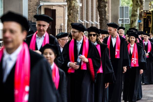EINDHOVEN - A procession of professors in classical gowns walks through the city from City Hall Square to the university campus during the kickoff of the Eindhoven University of Technology s anniversary year. TU e is celebrating its 70th anniversary. ROB ENGELAAR ANP netherlands out - belgium out  Copyright: xx x561737999x originalFilename: 561737999.jpg