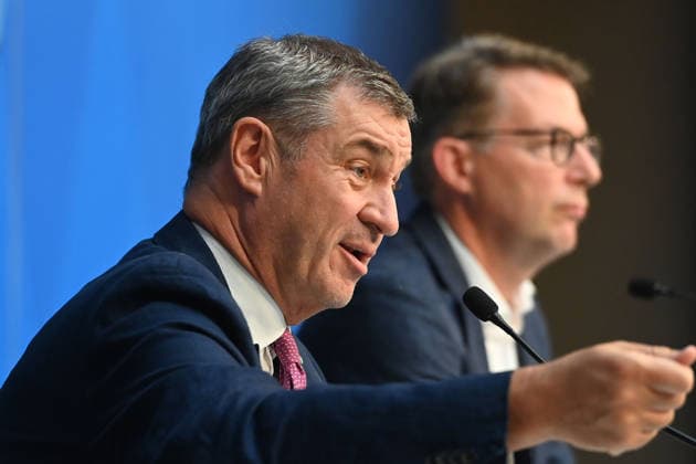 v.li:Markus SOEDER (Ministerpraesident Bayern und CSU Vorsitzender), Markus BLUME (CSU,Bayerischer Staatsminister für Wissenschaft und Kunst), Pressekonferenz der Bayerischen Staatsregierung nach Kabinettssitzung am 23.06.2026 im Prinz Carl Palais in Muenchen. *** From left