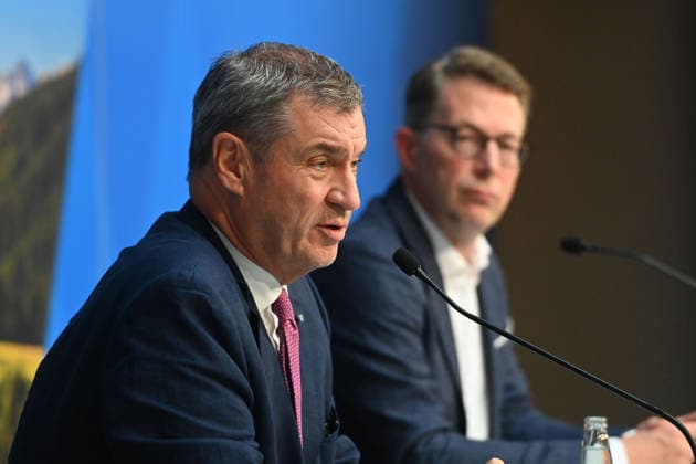 v.li:Markus SOEDER (Ministerpraesident Bayern und CSU Vorsitzender), Markus BLUME (CSU,Bayerischer Staatsminister für Wissenschaft und Kunst), Pressekonferenz der Bayerischen Staatsregierung nach Kabinettssitzung am 23.06.2026 im Prinz Carl Palais in Muenchen. *** From left