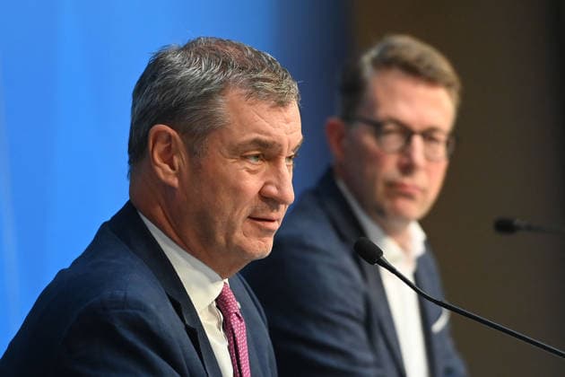v.li:Markus SOEDER (Ministerpraesident Bayern und CSU Vorsitzender), Markus BLUME (CSU,Bayerischer Staatsminister für Wissenschaft und Kunst), Pressekonferenz der Bayerischen Staatsregierung nach Kabinettssitzung am 23.06.2026 im Prinz Carl Palais in Muenchen. *** From left