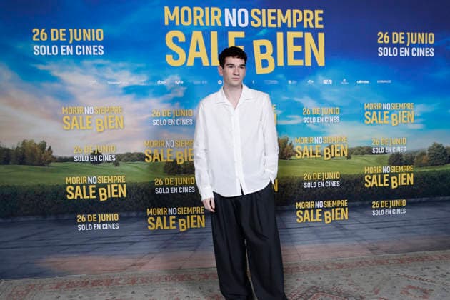 June 23, 2026, Madrid, Madrid, Spain: Spanish actor JORGE MOTOS poses for the media during the photocall for the presentation of the movie Morir no siempre sale bien held at Leclab Madrid. Directed by Claudia Pinto the black comedy film tells the story of two families from different social backgrounds forced to interact after the kidnapping of a corpse. The cinematic project explores social differences through irony and empathy offering a critical portrait of modern society. Madrid Spain  - ZUMAo127 20260623_zep_o127_077 Copyright: xHugoxOrtunox
