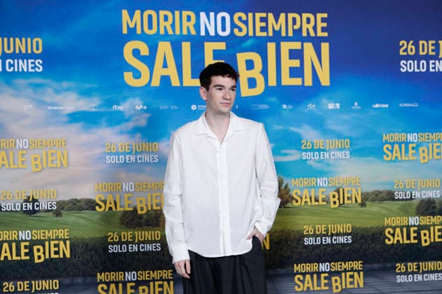 June 23, 2026, Madrid, Madrid, Spain: Spanish actor JORGE MOTOS poses for the media during the photocall for the presentation of the movie Morir no siempre sale bien held at Leclab Madrid. Directed by Claudia Pinto the black comedy film tells the story of two families from different social backgrounds forced to interact after the kidnapping of a corpse. The cinematic project explores social differences through irony and empathy offering a critical portrait of modern society. Madrid Spain  - ZUMAo127 20260623_zep_o127_081 Copyright: xHugoxOrtunox